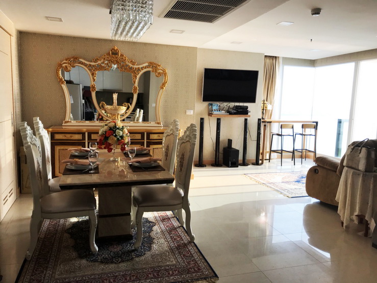 Beachfront  Luxury Condominium for Rent in Wong Amat Beach Pattaya, Thailand