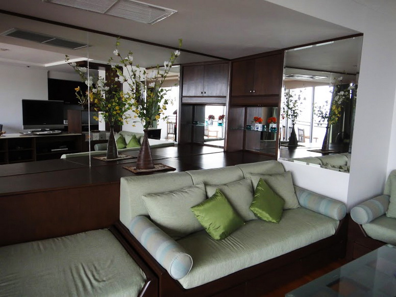 Beachfront Condo for Rent on Pattaya Beach Rd.