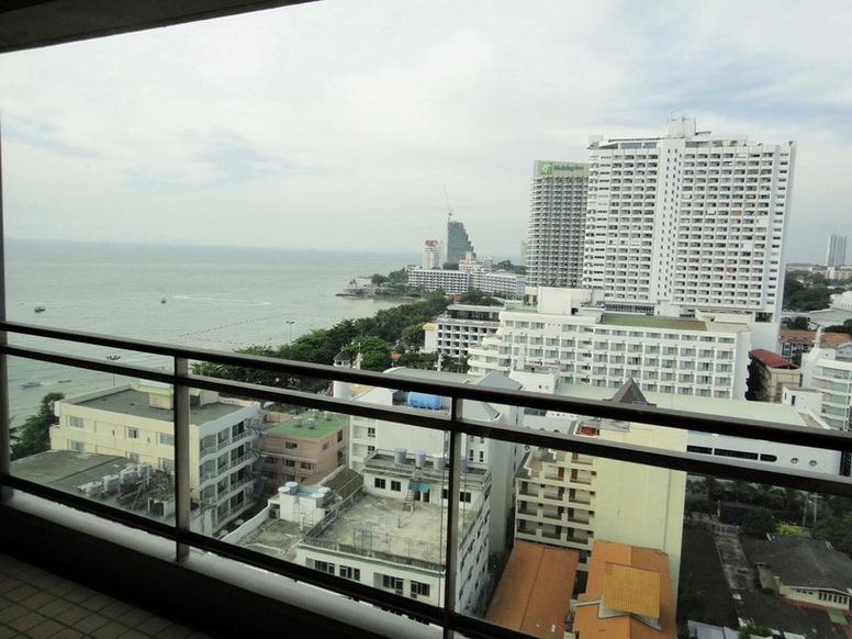 Beachfront Condo for Rent on Pattaya Beach Rd.