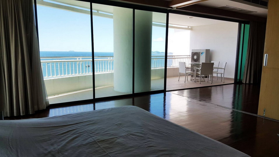 Large 3 Bedrooms Condo for Rent in Wong Amat Beach Pattaya