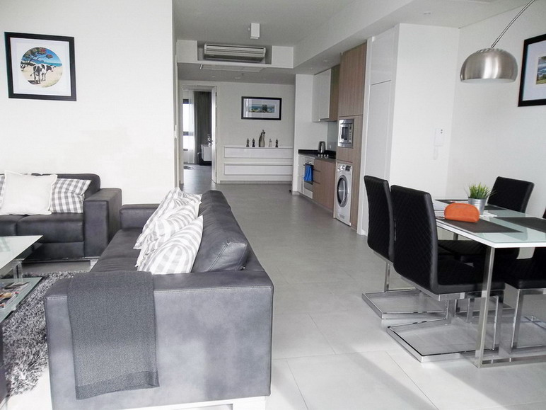 High Rise Beachfront Condo For Rent in Wong Amat Beach Pattaya