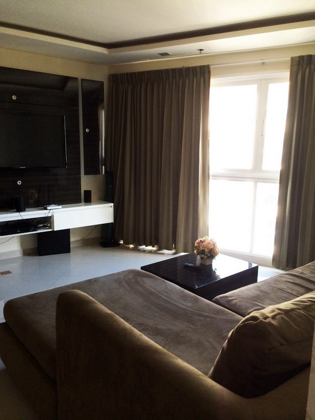 Downtown Luxury Residence Condominium for Rent in Pattaya City