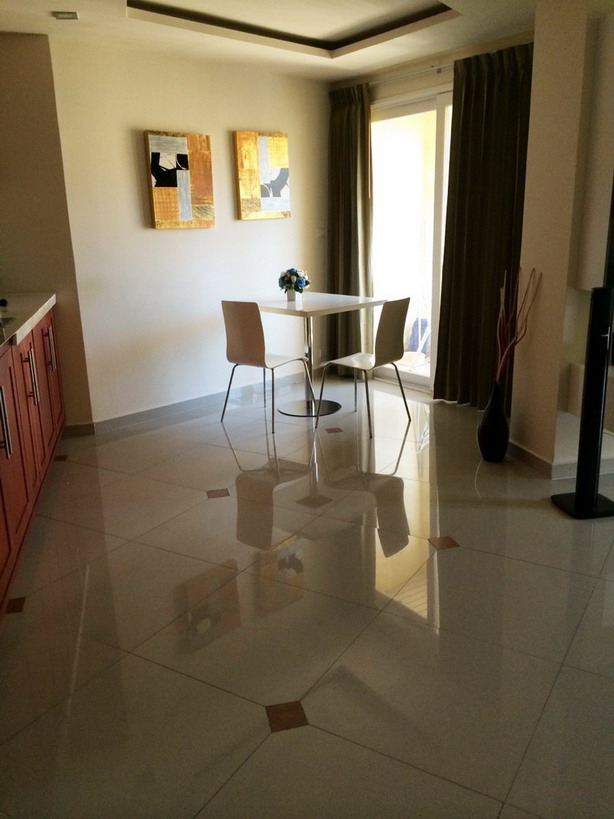 Downtown Luxury Residence Condominium for Rent in Pattaya City