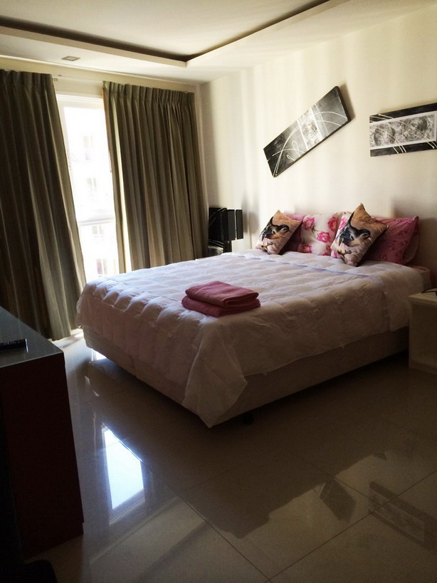 Downtown Luxury Residence Condominium for Rent in Pattaya City