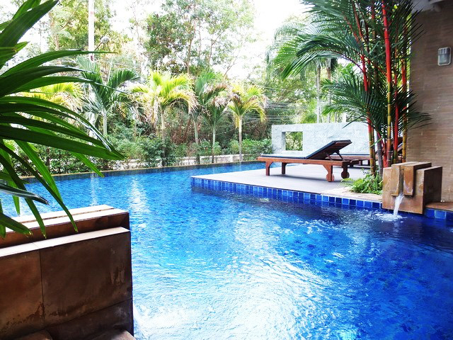 DELUXE 2 BEDS CONDO FOR RENT - NEWLY RENOVATED - PRATUMNAK, PATTAYA
