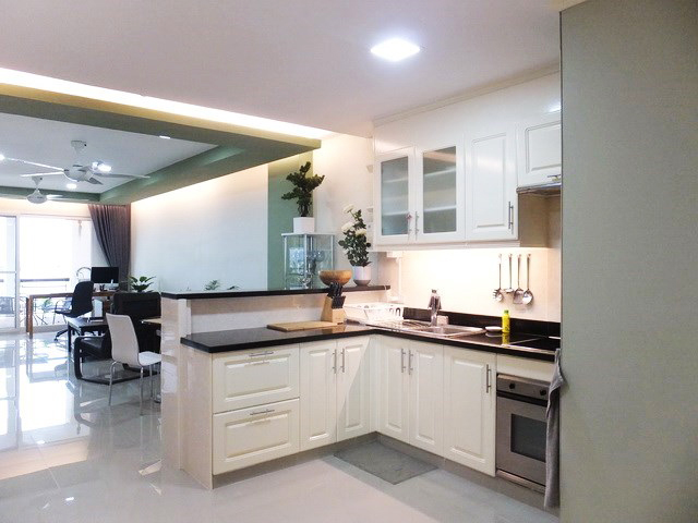 DELUXE 2 BEDS CONDO FOR RENT - NEWLY RENOVATED - PRATUMNAK, PATTAYA