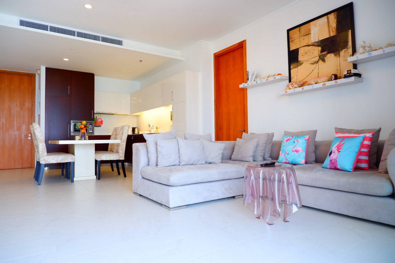 Beachfront Condo for Rent in Wong Amat Beach Pattaya