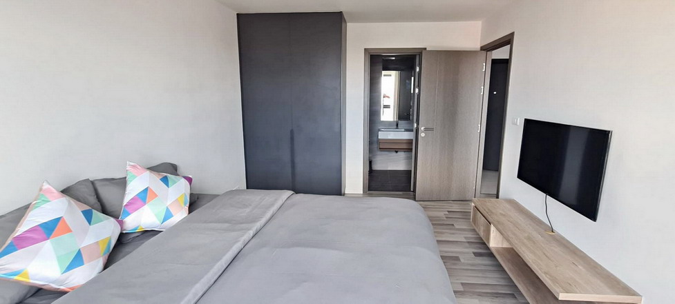 Deluxe 1 bedroom Top Floor Condo for Rent in Pattaya