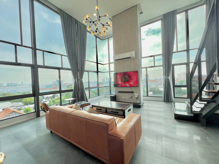 Fabulous Luxury Penthouse suite on The Top Floor For Rent