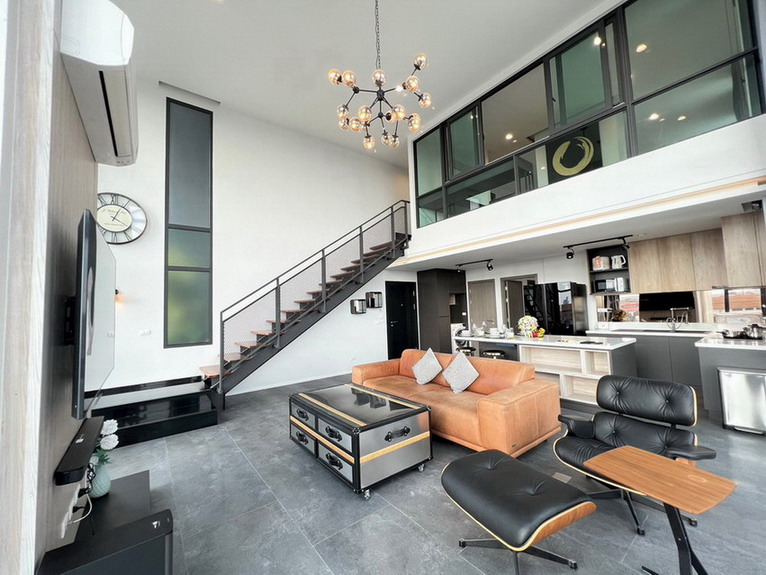 Fabulous Luxury Penthouse suite on The Top Floor For Rent