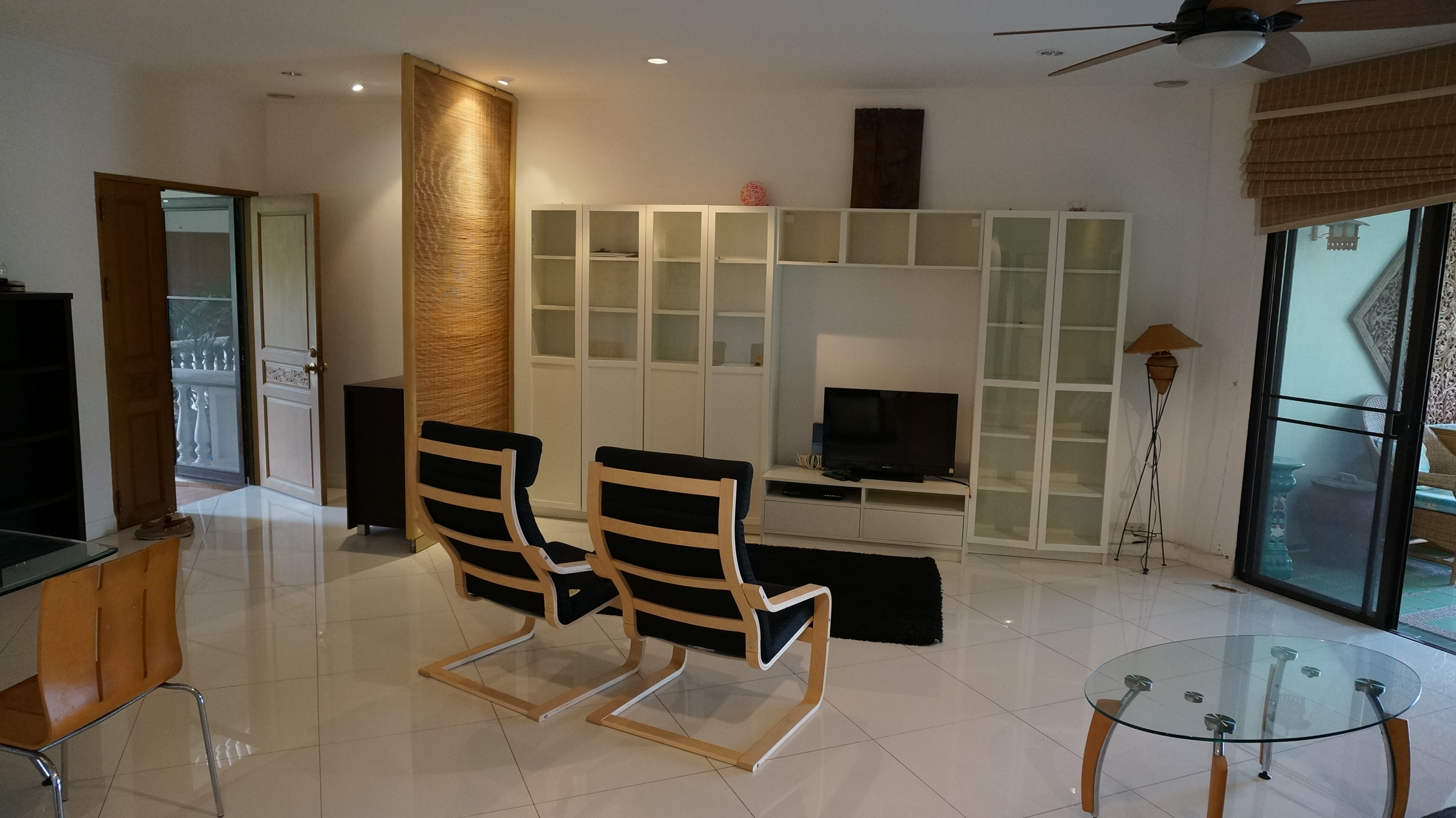 Beachfront 2 Bedrooms Condominium For Sale and Rent in Na Jomtien