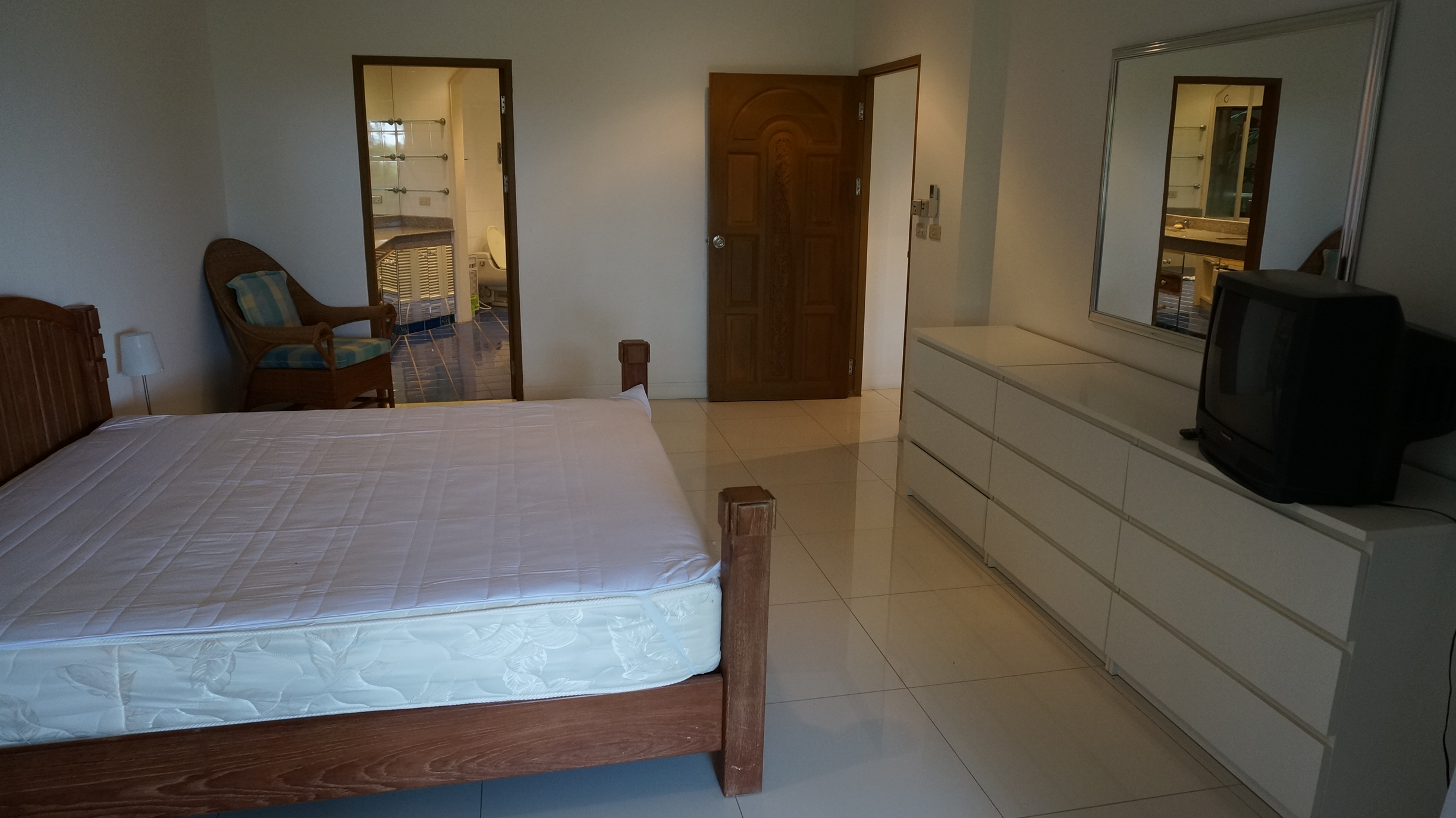 Beachfront 2 Bedrooms Condominium For Sale and Rent in Na Jomtien