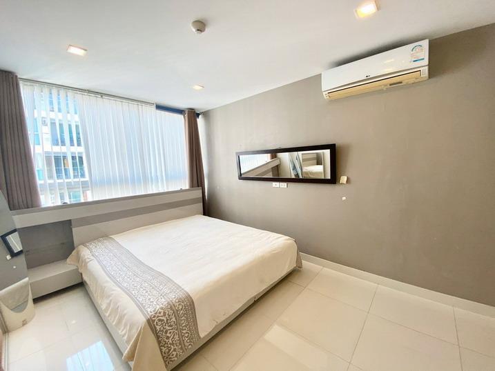 1 Bedroom Condo for Sale on Phra Tam nak Hill, Pattaya