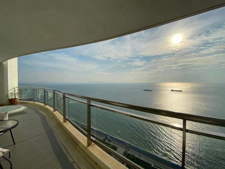 Beachfront 3 Bedrooms Condo for Rent in Jomtien Beach, Pattaya