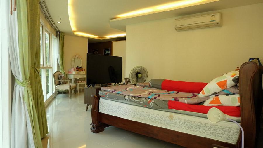 Large 2 Bedrooms Condominium for Sale, Pattaya Downtown