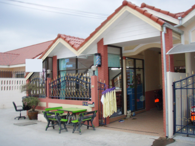 townhouse w/shop room - european standards