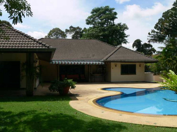 Single story Villa 4 Bed 4 Bath pool 1 Rai Fully landscaped Tropical Gardens.