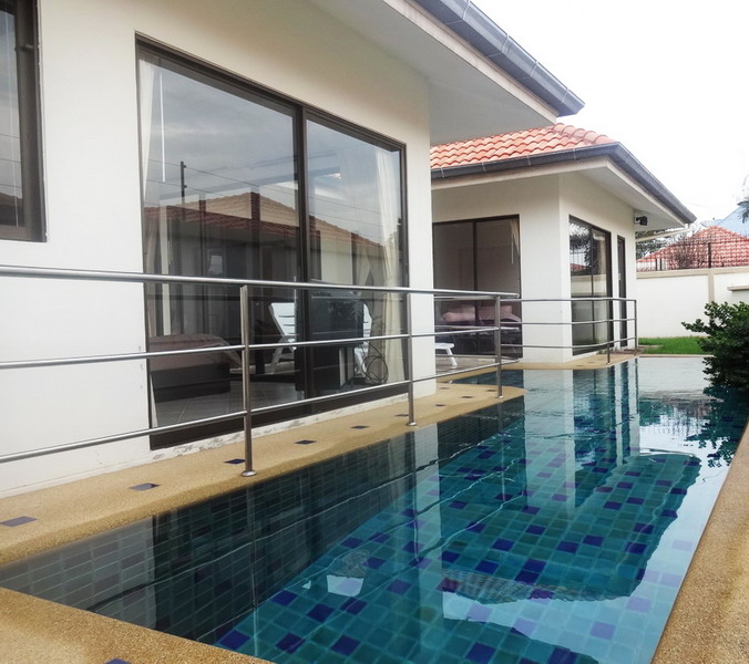House With Private Pool for Rent