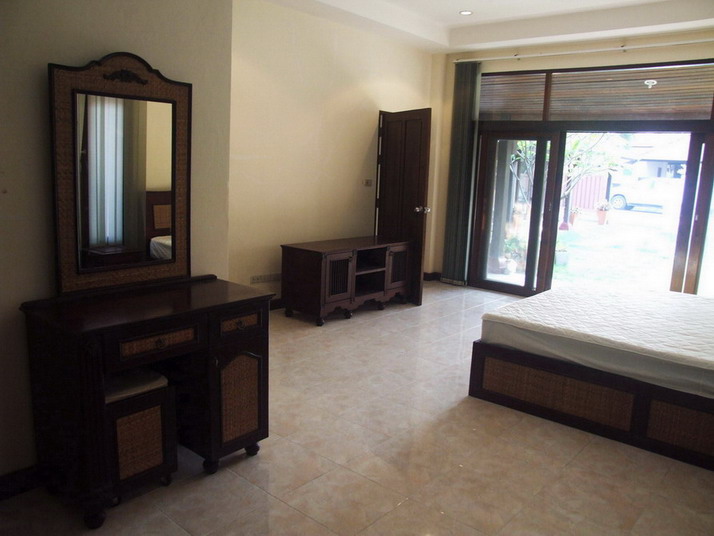 4 Bedroom House with Pool for Rent in Mabprachan Reservoir, Pattaya, Chonburi.