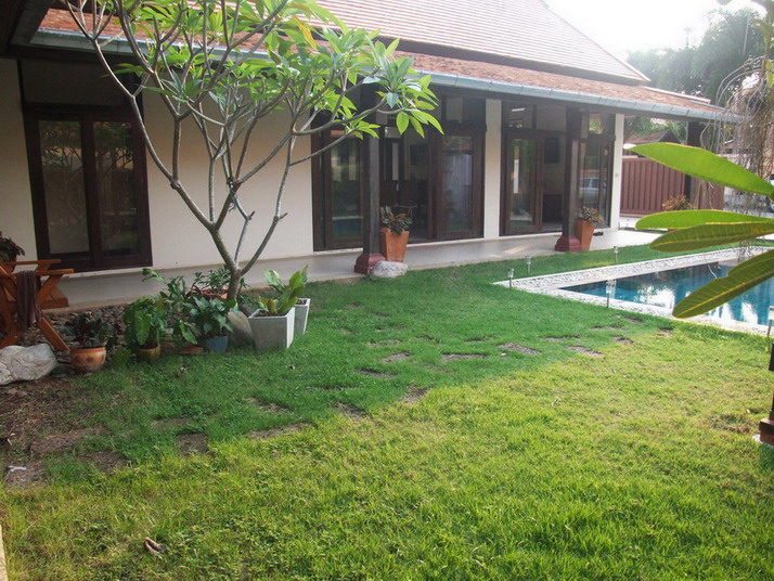 4 Bedroom House with Pool for Rent in Mabprachan Reservoir, Pattaya, Chonburi.