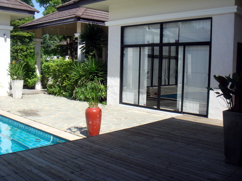Lovely House 5 Bedrooms for Rent, East Pattaya