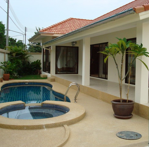 Jomtirn House With Private Pool for Sale Rent