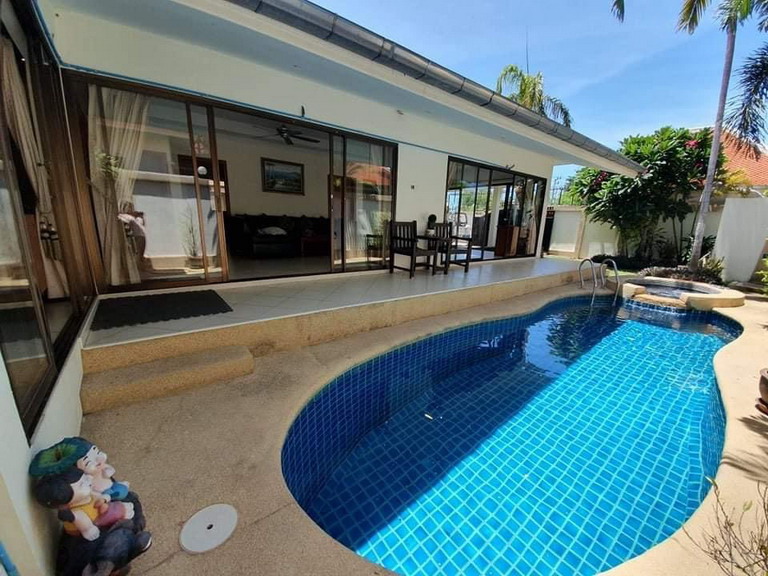 3 Bed House With Private Pool for Rent Jomtien