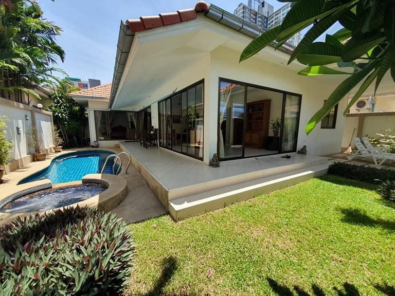 3 Bed House With Private Pool for Rent Jomtien