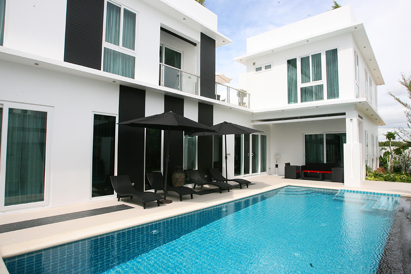 Modern House 4 Bedrooms For Rent in Jomtien