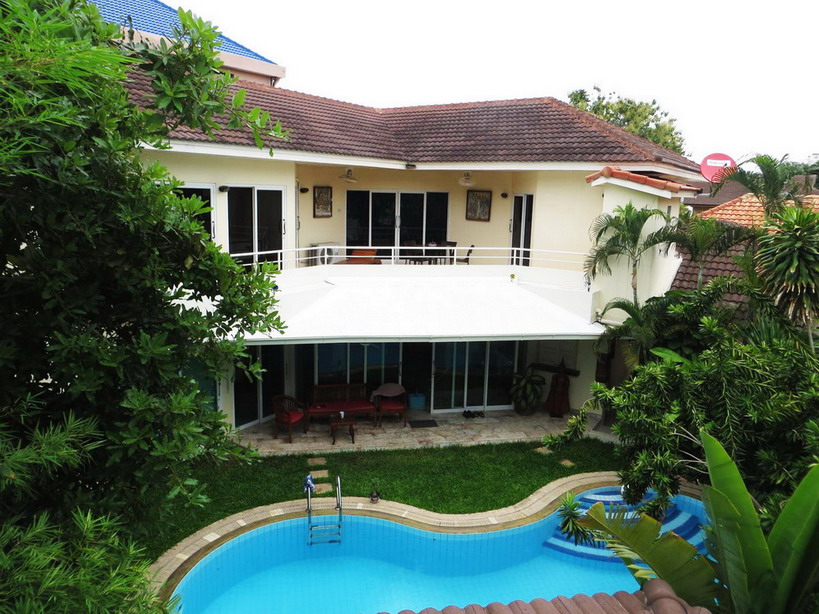 4 Bedrooms Pool Villa for Rent in South Pattaya