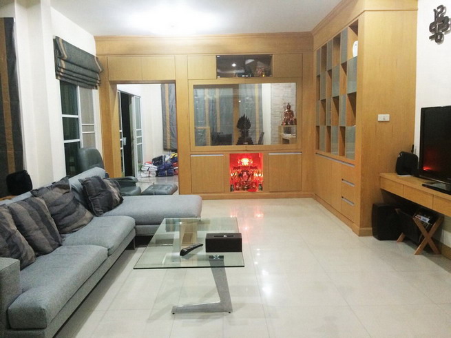 2 Storeys House for Rent in Pattaya.