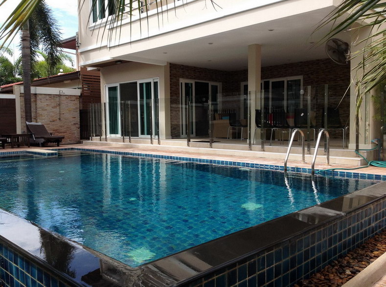 Big house 4+1 Bedrooms for Rent in East Pattaya