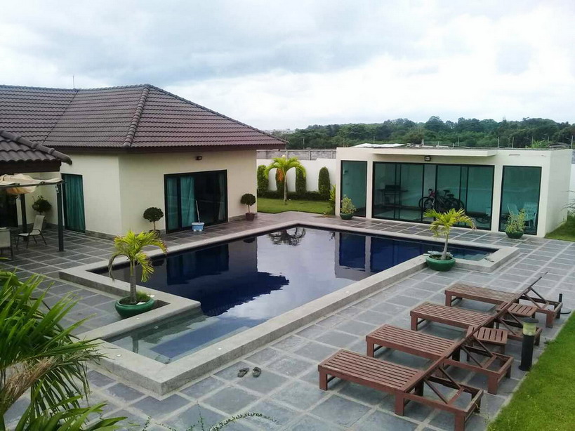 Big Land House for Sale in Huay Yai Area, Pattaya Thailand