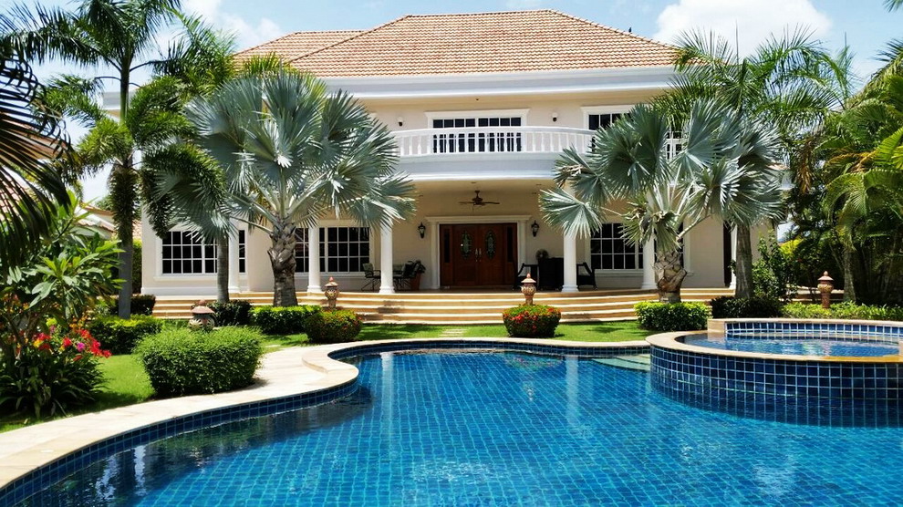 Luxurious House for Sale and Rent in East Pattaya Mabprachan Lake