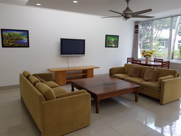 Beach Front Townhouse For Rent on the Beach, Jomtien