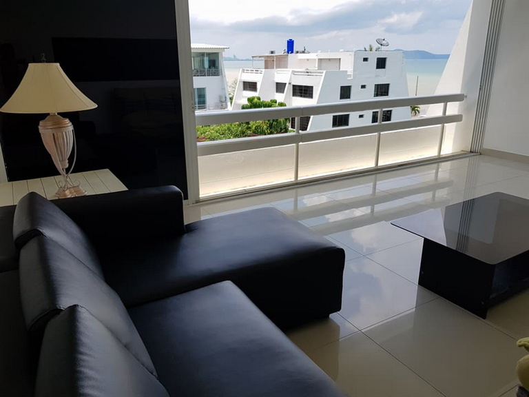 Beach Front Townhouse For Rent on the Beach, Jomtien