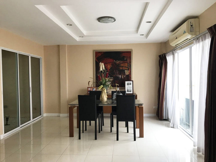 Townhouse For Rent in East Pattaya