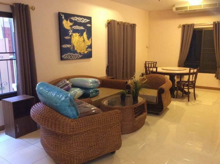 5 Bedrooms House for Rent on Thappraya rd. Pattaya
