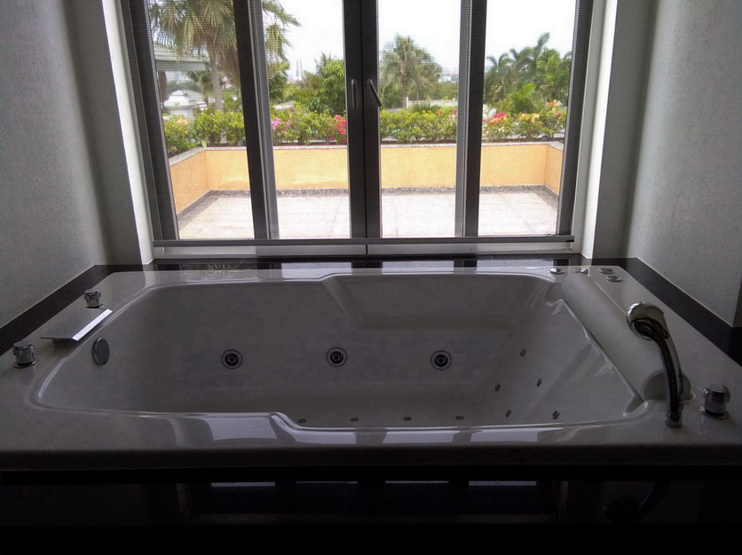 Villa 5 Bedrooms with Sea View in Pattaya