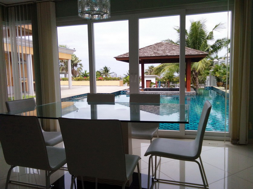 Villa 5 Bedrooms with Sea View in Pattaya