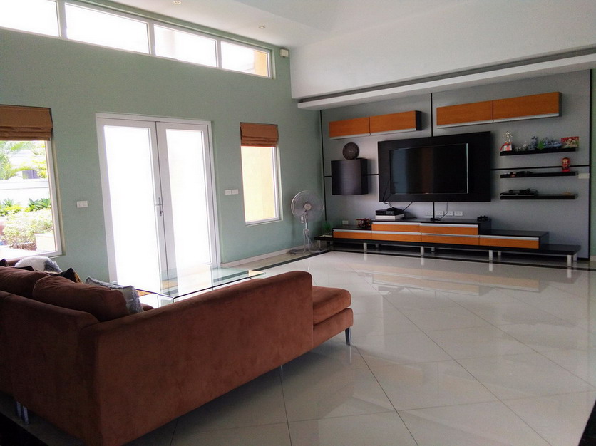 Villa 5 Bedrooms with Sea View in Pattaya