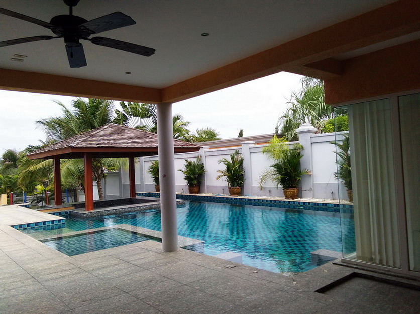 Villa 5 Bedrooms with Sea View in Pattaya