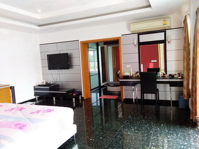 Villa 5 Bedrooms with Sea View in Pattaya