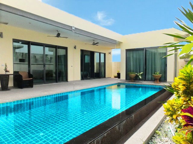 Pool Villa For Sale in Mabprachan Lake East Pattaya Thailand