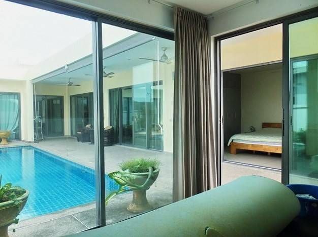 Pool Villa For Sale in Mabprachan Lake East Pattaya Thailand