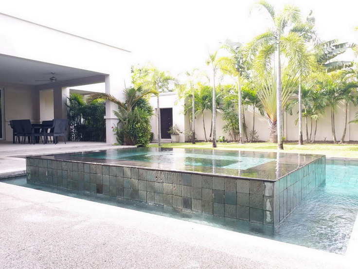Huge Pool Villa For Sale and Rent Mapprachan Lake, East Pattaya
