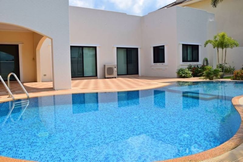 Detached Luxury Pool Villa For Sale in Mapprachan Lake, Pattaya