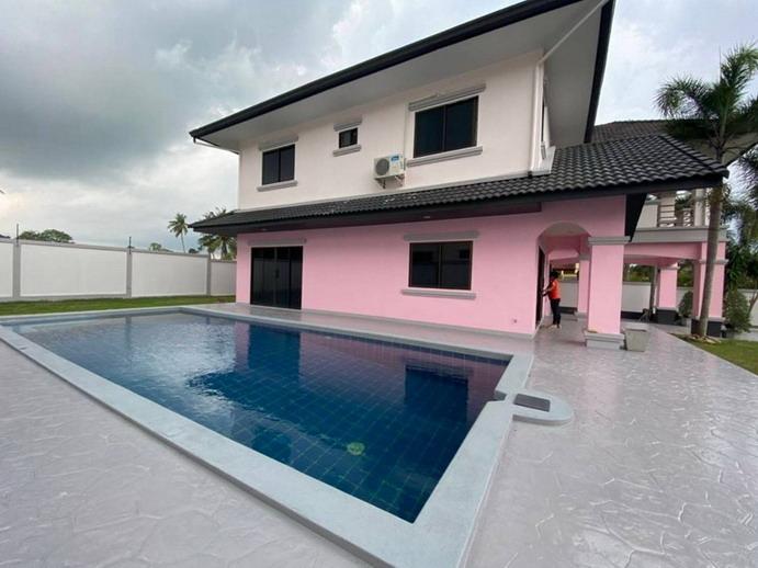 2 Storey House Sale in East Pattaya, Mapprachan Lake