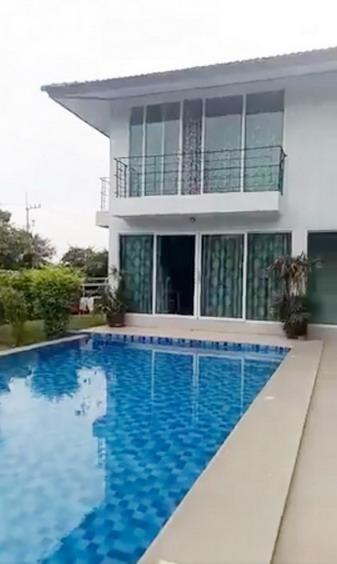 Private House for Sale in Mapprachan Lake, East Pattaya