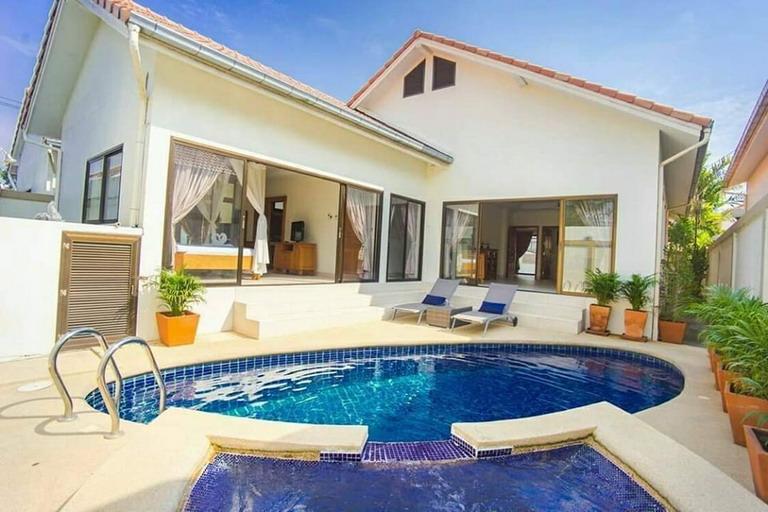 3 Bedrooms Pool Villa  For Rent  at Jomtien, Pattaya